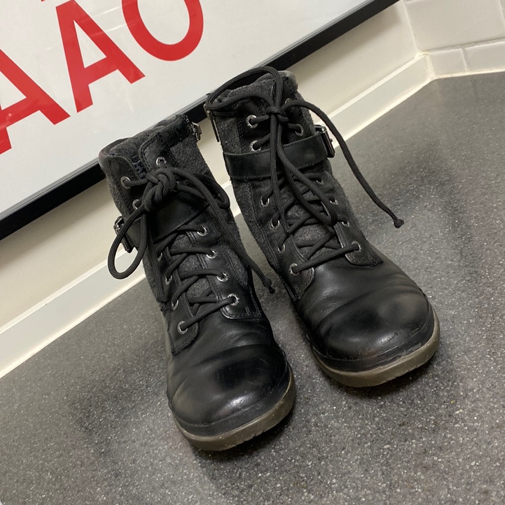 UGG WATERPROOF Fall / Winter Boot - Picture 2 of 12
